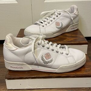 Vintage Reebok Crest Logo Lace Up Sneakers White With Pink Logo Size 6.5